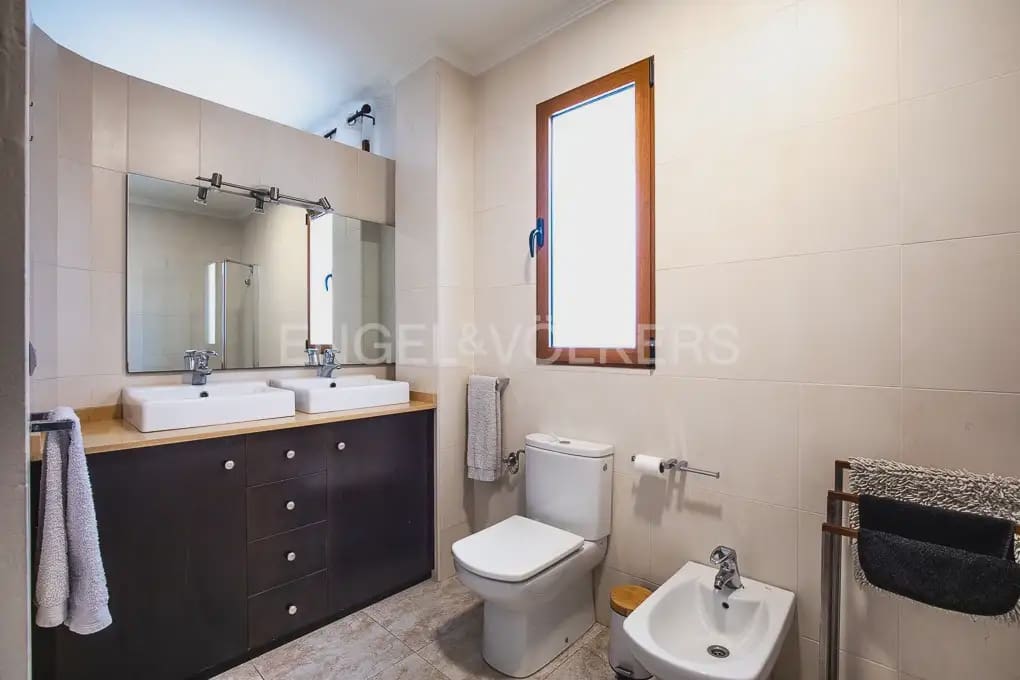 5 bedroom Flat for rent in Valencia city - € 2,300 (Ref: 9973874)