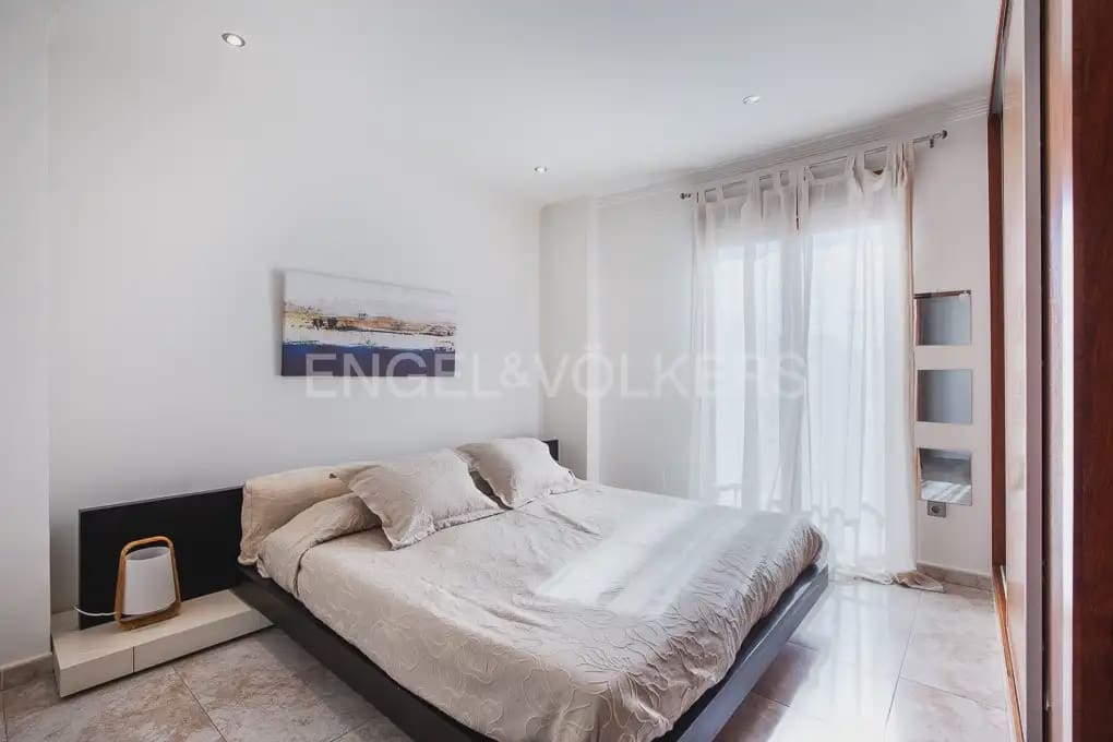 5 bedroom Flat for rent in Valencia city - € 2,300 (Ref: 9973874)
