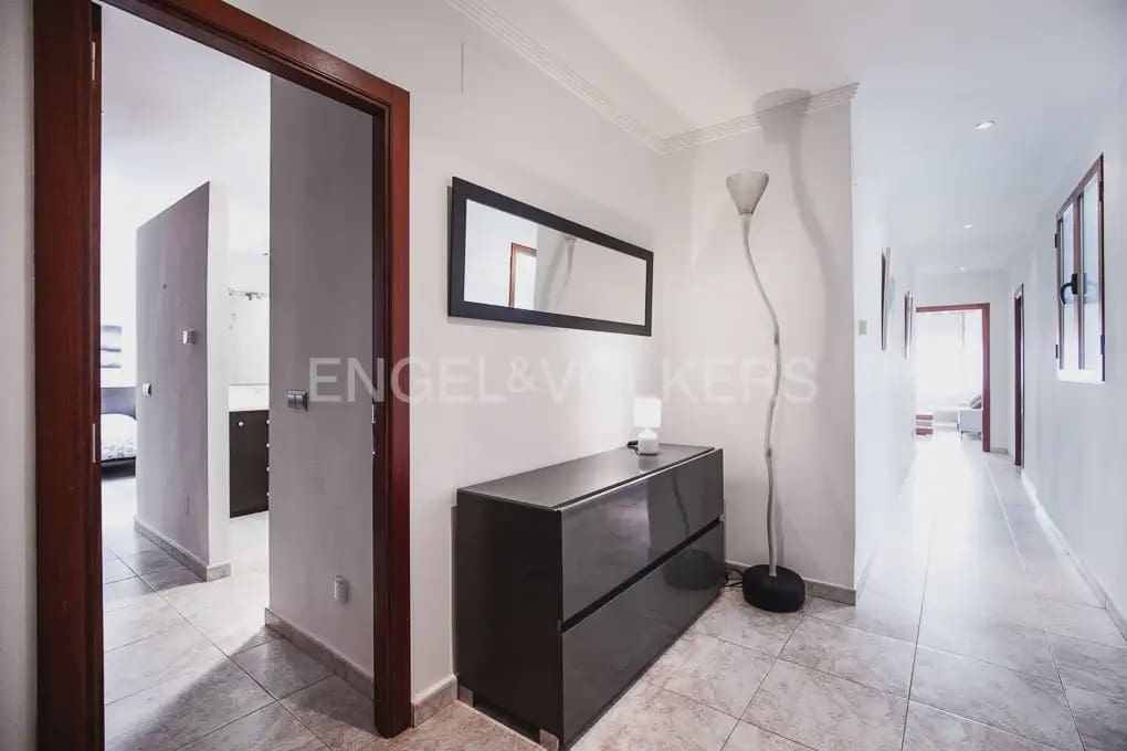 5 bedroom Flat for rent in Valencia city - € 2,300 (Ref: 9973874)