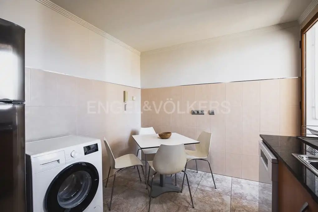 5 bedroom Flat for rent in Valencia city - € 2,300 (Ref: 9973874)