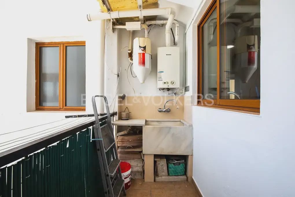 5 bedroom Flat for rent in Valencia city - € 2,300 (Ref: 9973874)