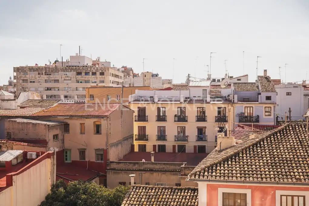 5 bedroom Flat for rent in Valencia city - € 2,300 (Ref: 9973874)