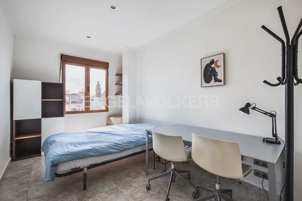 5 bedroom Flat for rent in Valencia city - € 2,300 (Ref: 9973874)