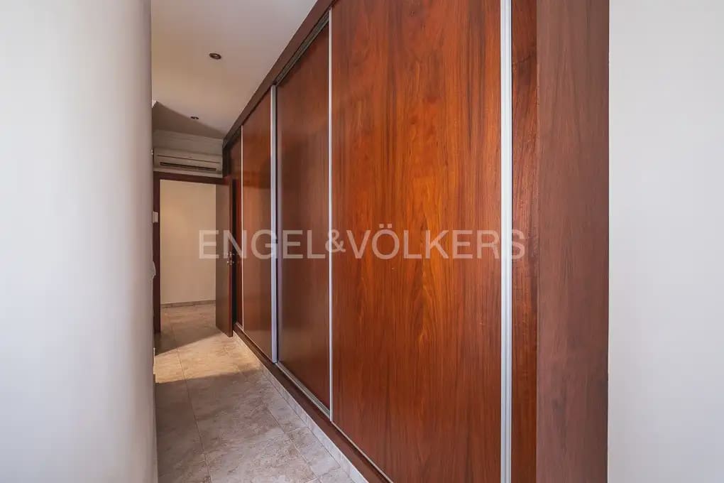 5 bedroom Flat for rent in Valencia city - € 2,300 (Ref: 9973874)
