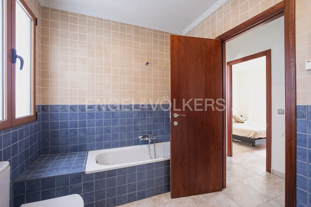 5 bedroom Flat for rent in Valencia city - € 2,300 (Ref: 9973874)