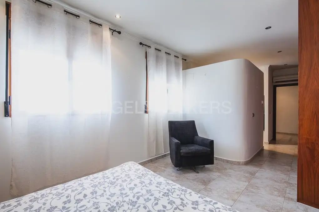 5 bedroom Flat for rent in Valencia city - € 2,300 (Ref: 9973874)