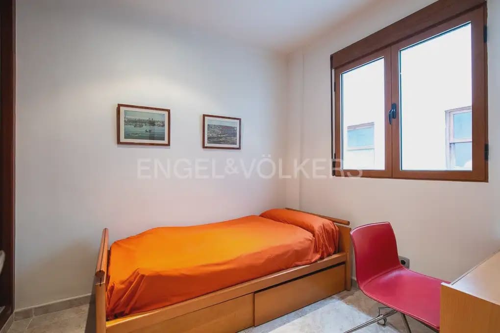 5 bedroom Flat for rent in Valencia city - € 2,300 (Ref: 9973874)