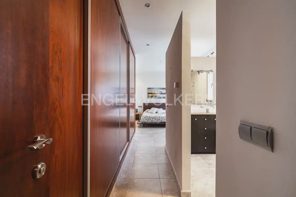 5 bedroom Flat for rent in Valencia city - € 2,300 (Ref: 9973874)