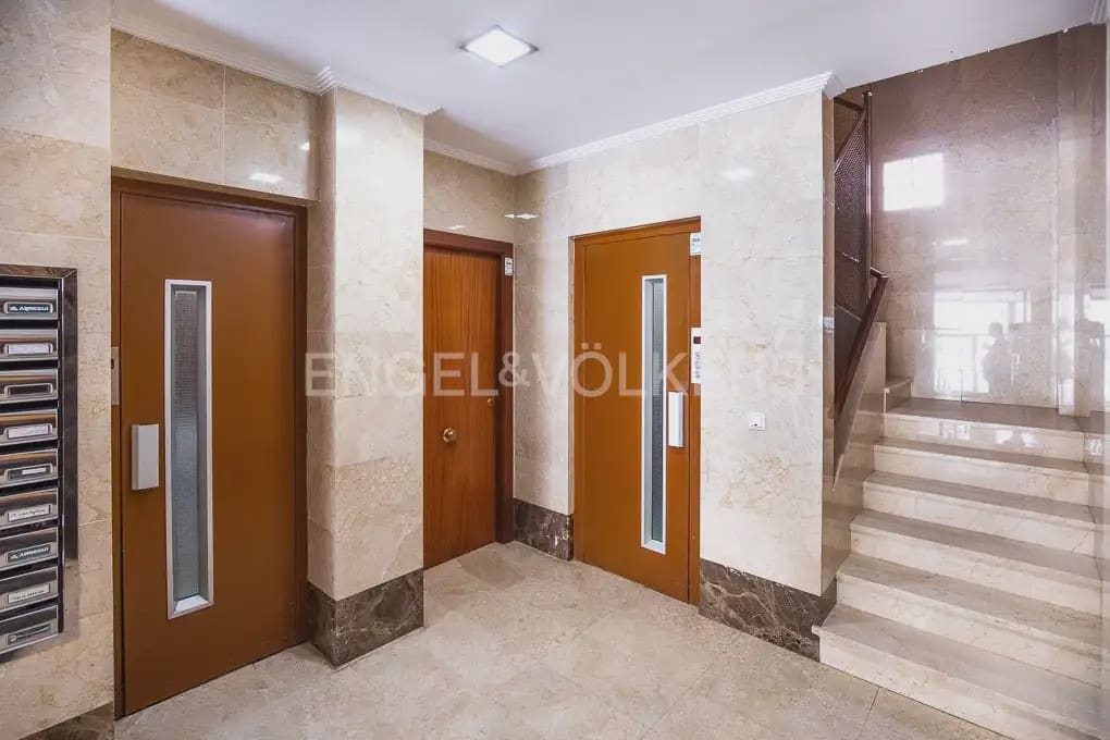 5 bedroom Flat for rent in Valencia city - € 2,300 (Ref: 9973874)