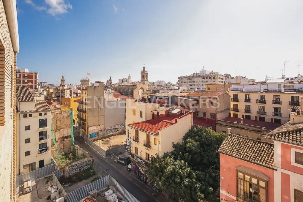 5 bedroom Flat for rent in Valencia city - € 2,300 (Ref: 9973874)
