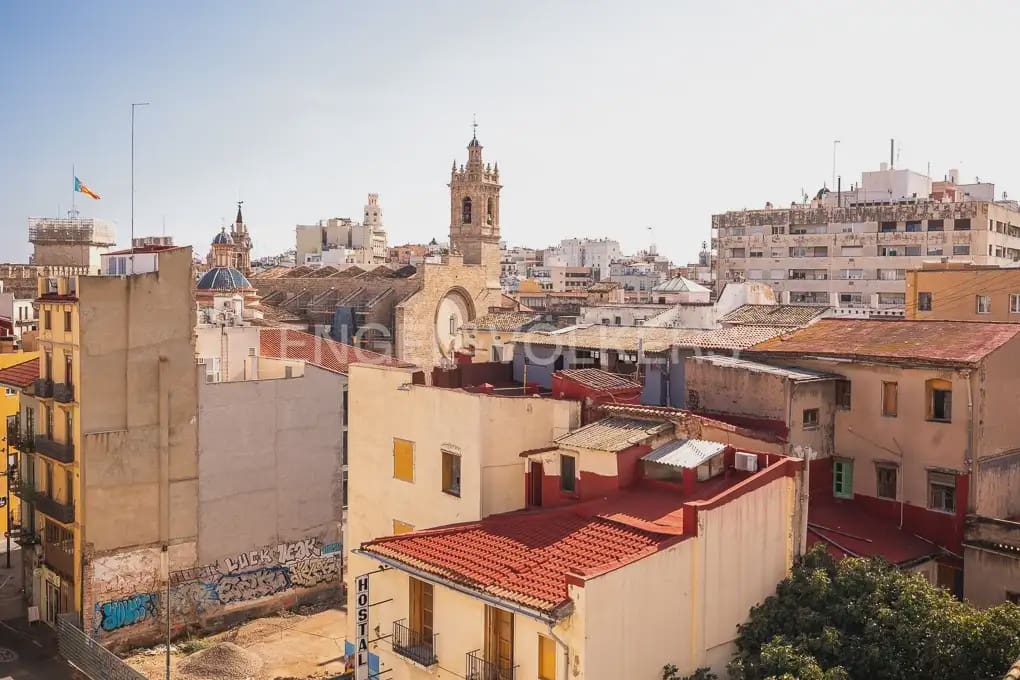 5 bedroom Flat for rent in Valencia city - € 2,300 (Ref: 9973874)
