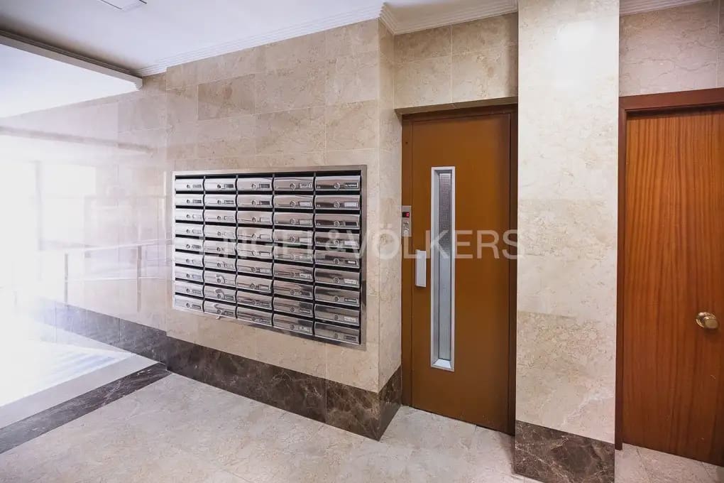 5 bedroom Flat for rent in Valencia city - € 2,300 (Ref: 9973874)