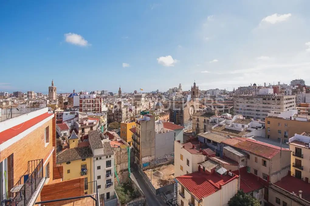 5 bedroom Flat for rent in Valencia city - € 2,300 (Ref: 9973874)