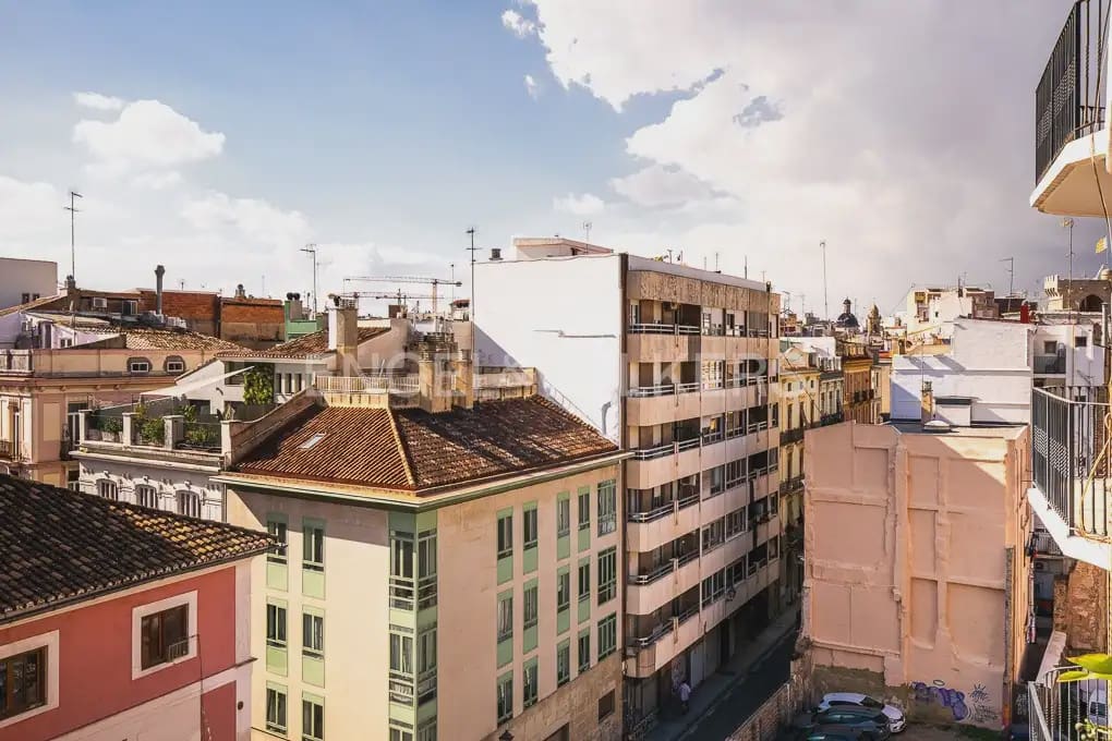 5 bedroom Flat for rent in Valencia city - € 2,300 (Ref: 9973874)