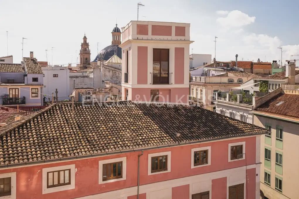 5 bedroom Flat for rent in Valencia city - € 2,300 (Ref: 9973874)