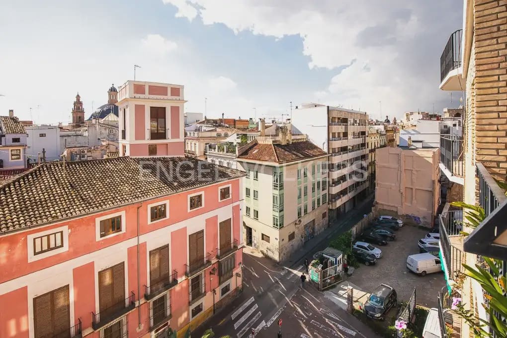 5 bedroom Flat for rent in Valencia city - € 2,300 (Ref: 9973874)