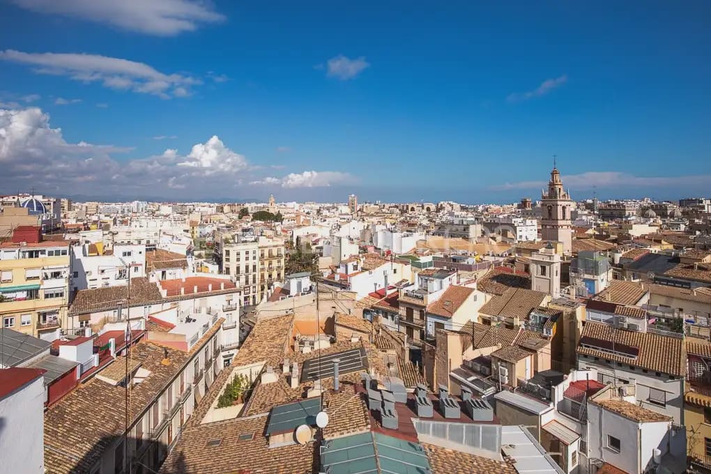 5 bedroom Flat for rent in Valencia city - € 2,300 (Ref: 9973874)