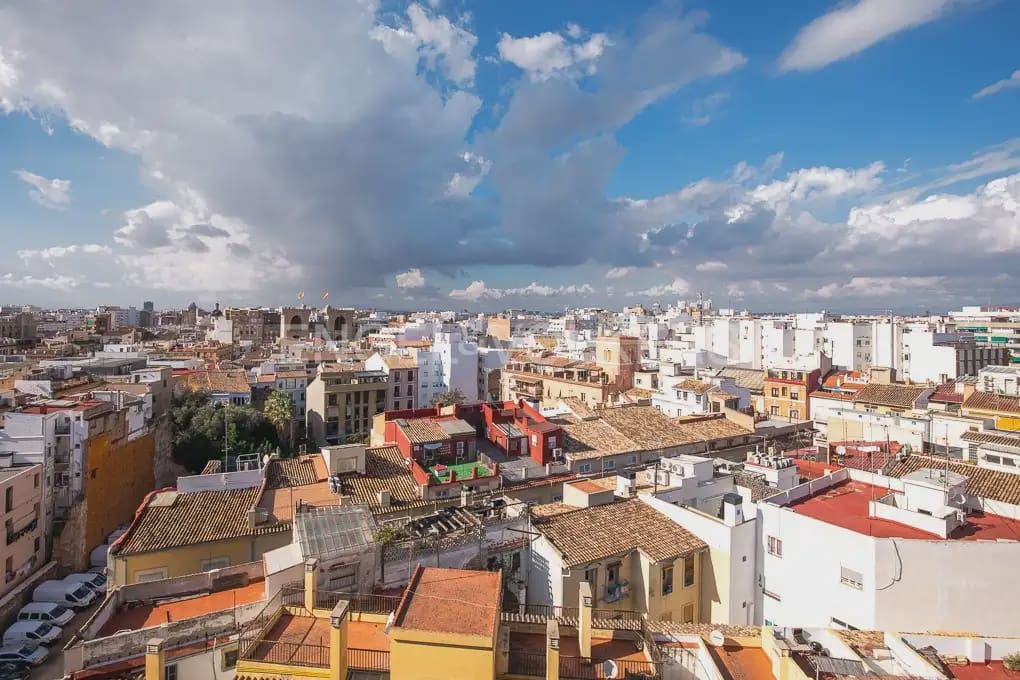 5 bedroom Flat for rent in Valencia city - € 2,300 (Ref: 9973874)