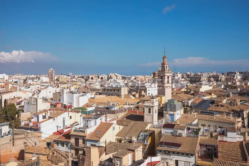 5 bedroom Flat for rent in Valencia city - € 2,300 (Ref: 9973874)