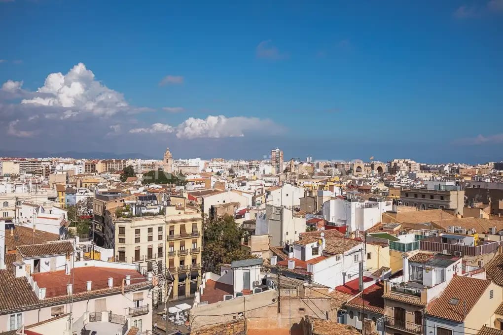 5 bedroom Flat for rent in Valencia city - € 2,300 (Ref: 9973874)