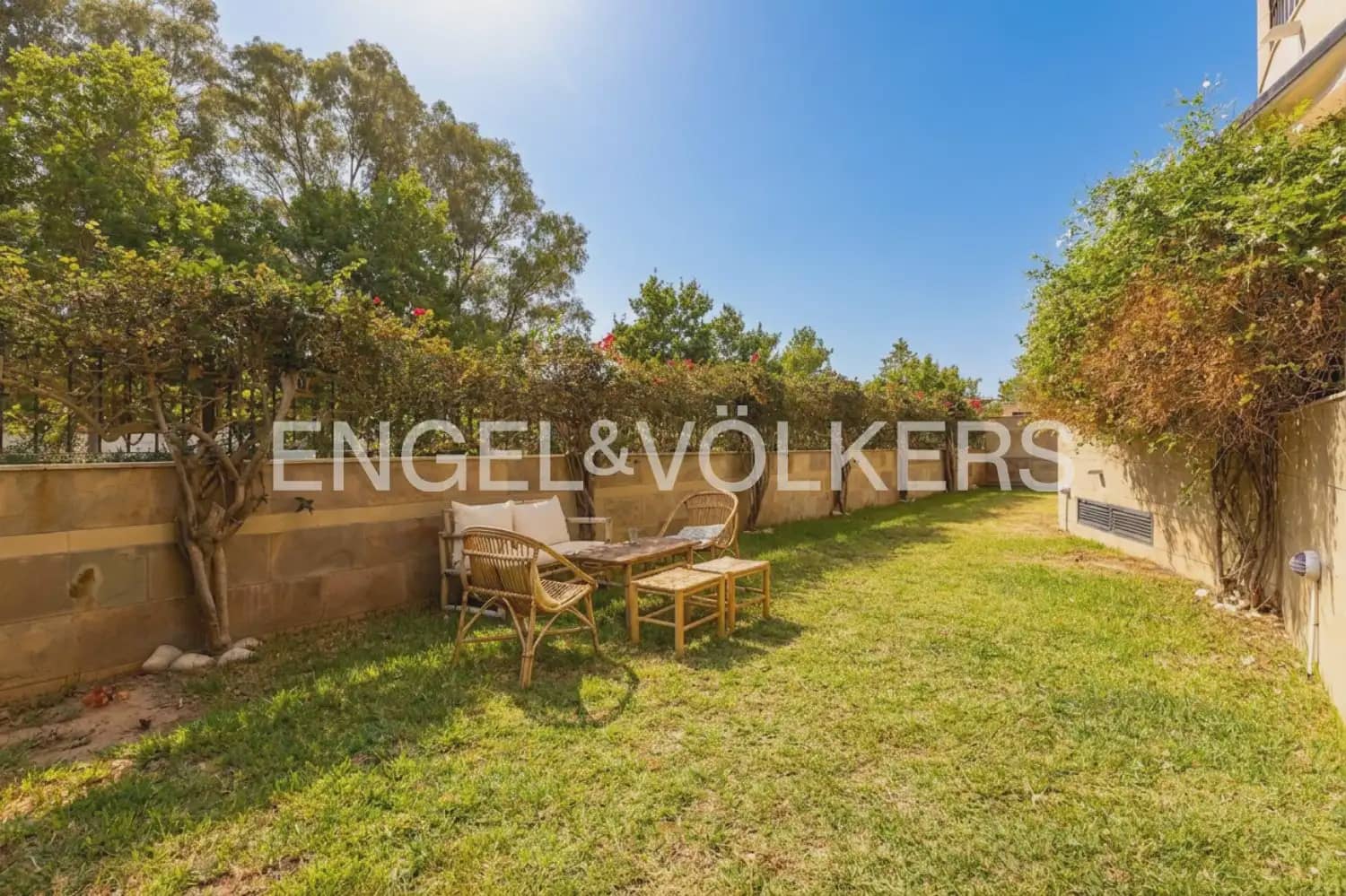 3 bedroom Flat for rent in Javea / Xabia with pool garage - € 1,800 (Ref: 9973877)