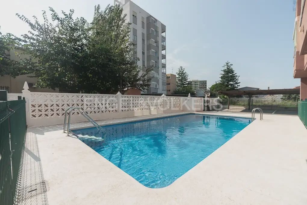 2 soverom Leilighet til leie i Benicassim med svømmebasseng garasje - € 1 000 (Ref: 9973878)