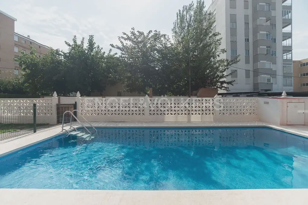 2 soverom Leilighet til leie i Benicassim med svømmebasseng garasje - € 1 000 (Ref: 9973878)