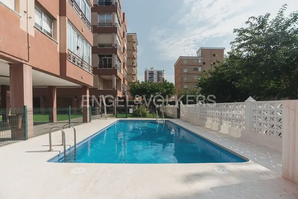 2 soverom Leilighet til leie i Benicassim med svømmebasseng garasje - € 1 000 (Ref: 9973878)