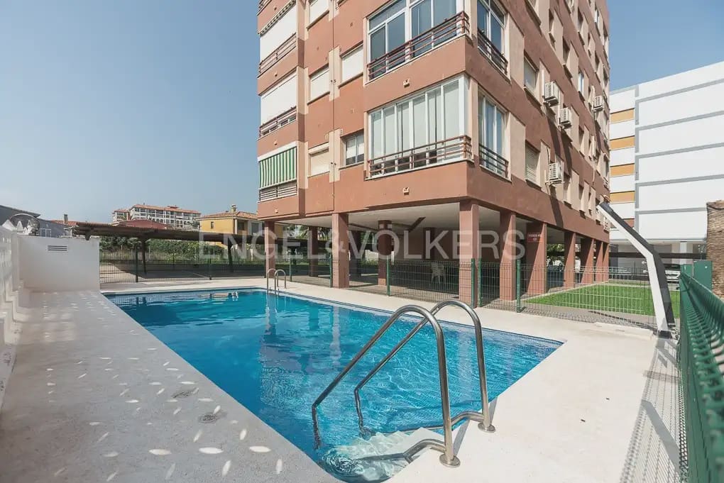 2 soverom Leilighet til leie i Benicassim med svømmebasseng garasje - € 1 000 (Ref: 9973878)
