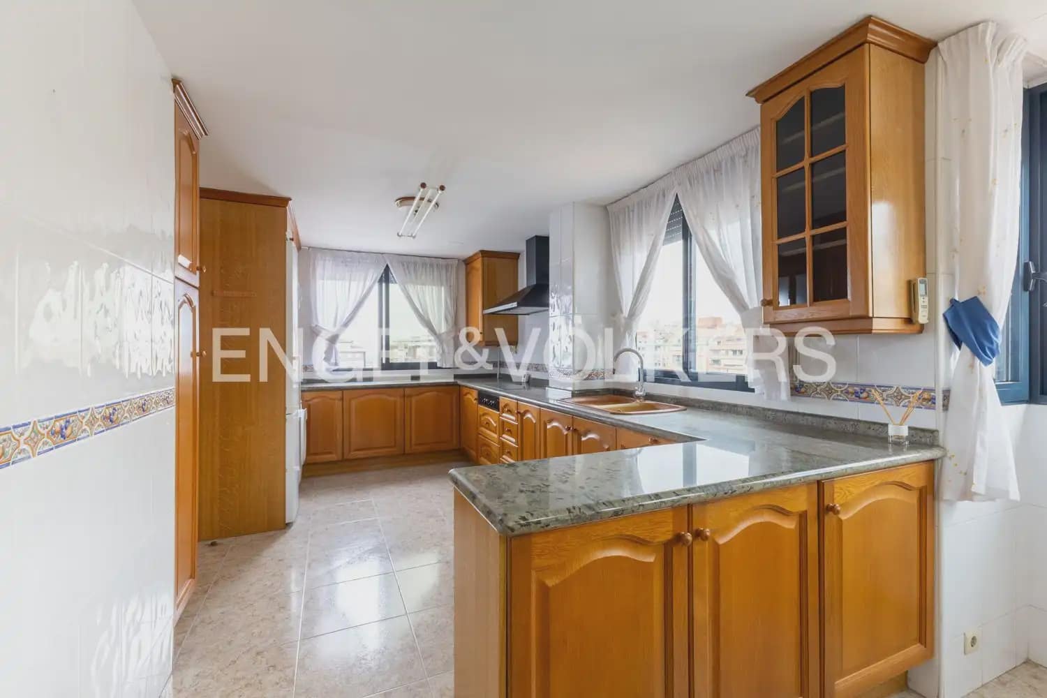 5 bedroom Penthouse for sale in Castello de la Plana with garage - € 398,000 (Ref: 9973879)