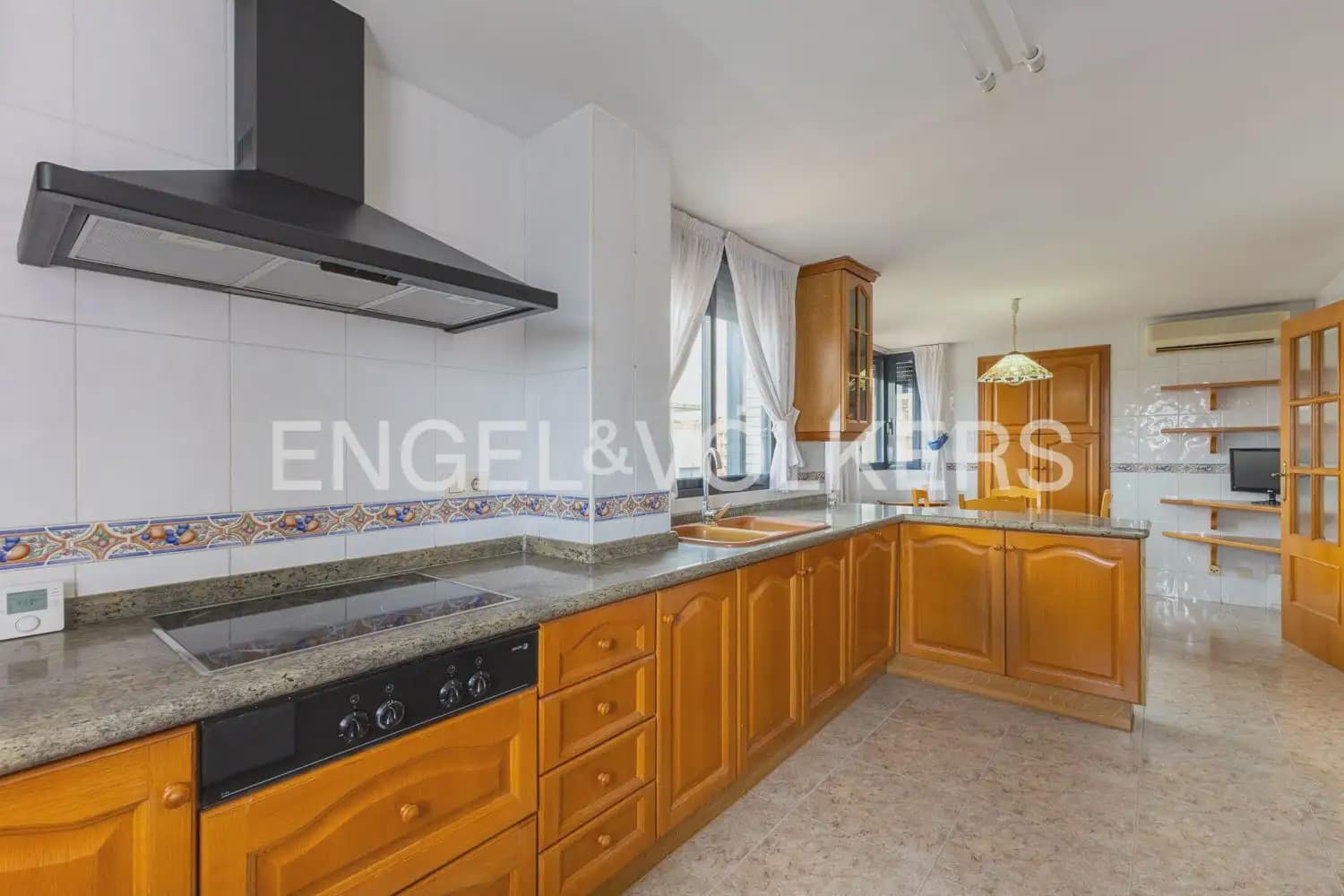5 bedroom Penthouse for sale in Castello de la Plana with garage - € 398,000 (Ref: 9973879)