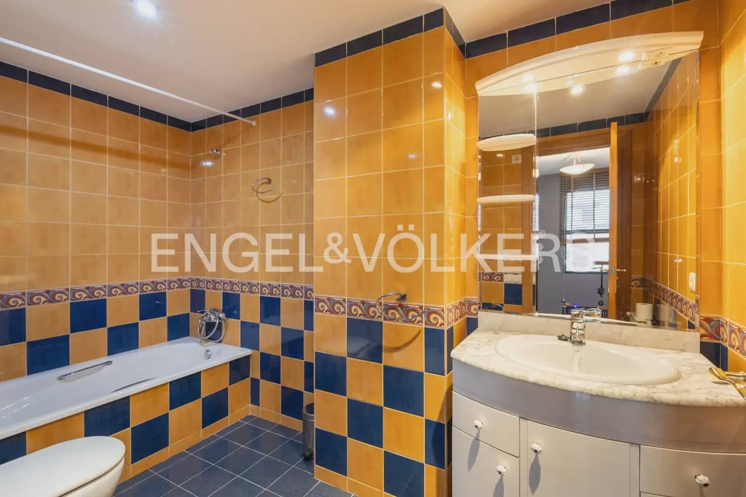 5 bedroom Penthouse for sale in Castello de la Plana with garage - € 398,000 (Ref: 9973879)