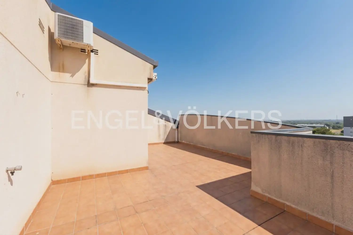 5 bedroom Penthouse for sale in Castello de la Plana with garage - € 398,000 (Ref: 9973879)