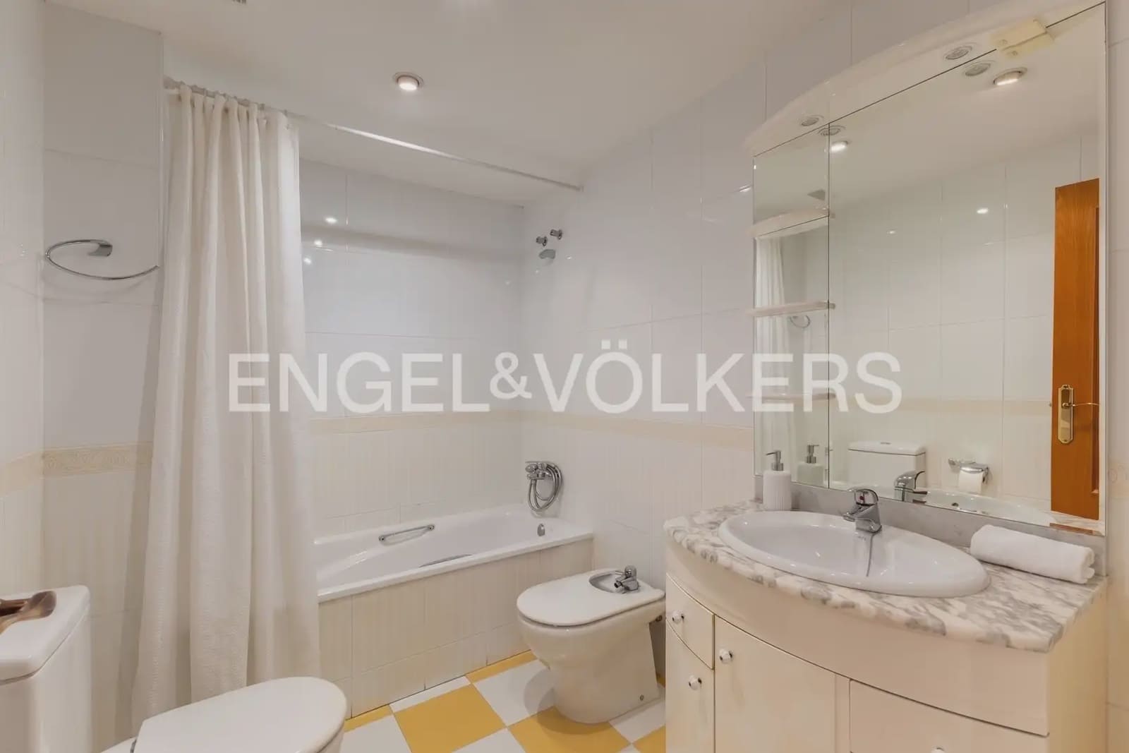 5 bedroom Penthouse for sale in Castello de la Plana with garage - € 398,000 (Ref: 9973879)