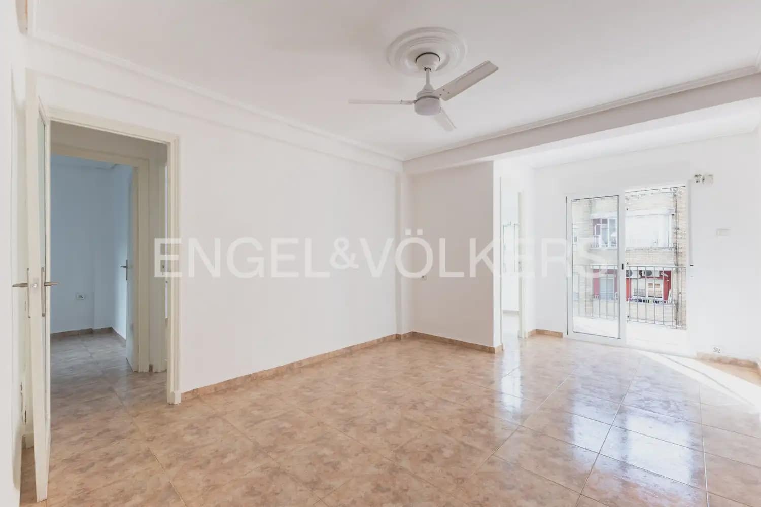 4 quarto Apartamento para arrendar em Valencia cidade - 1 400 € (Ref: 9974354)