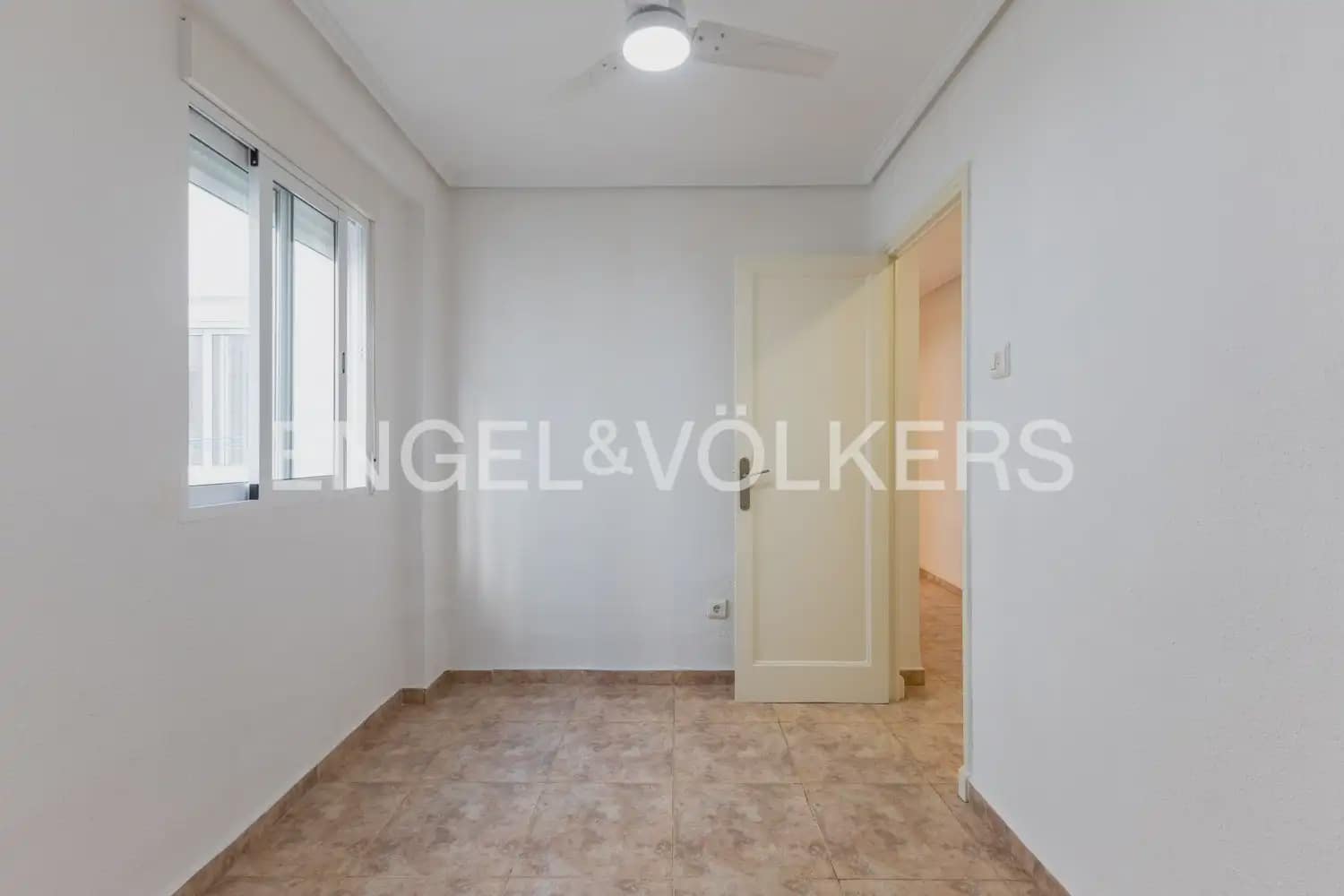 4 quarto Apartamento para arrendar em Valencia cidade - 1 400 € (Ref: 9974354)