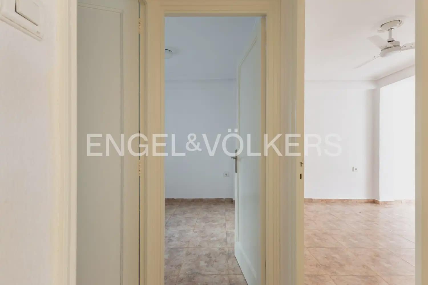 4 quarto Apartamento para arrendar em Valencia cidade - 1 400 € (Ref: 9974354)