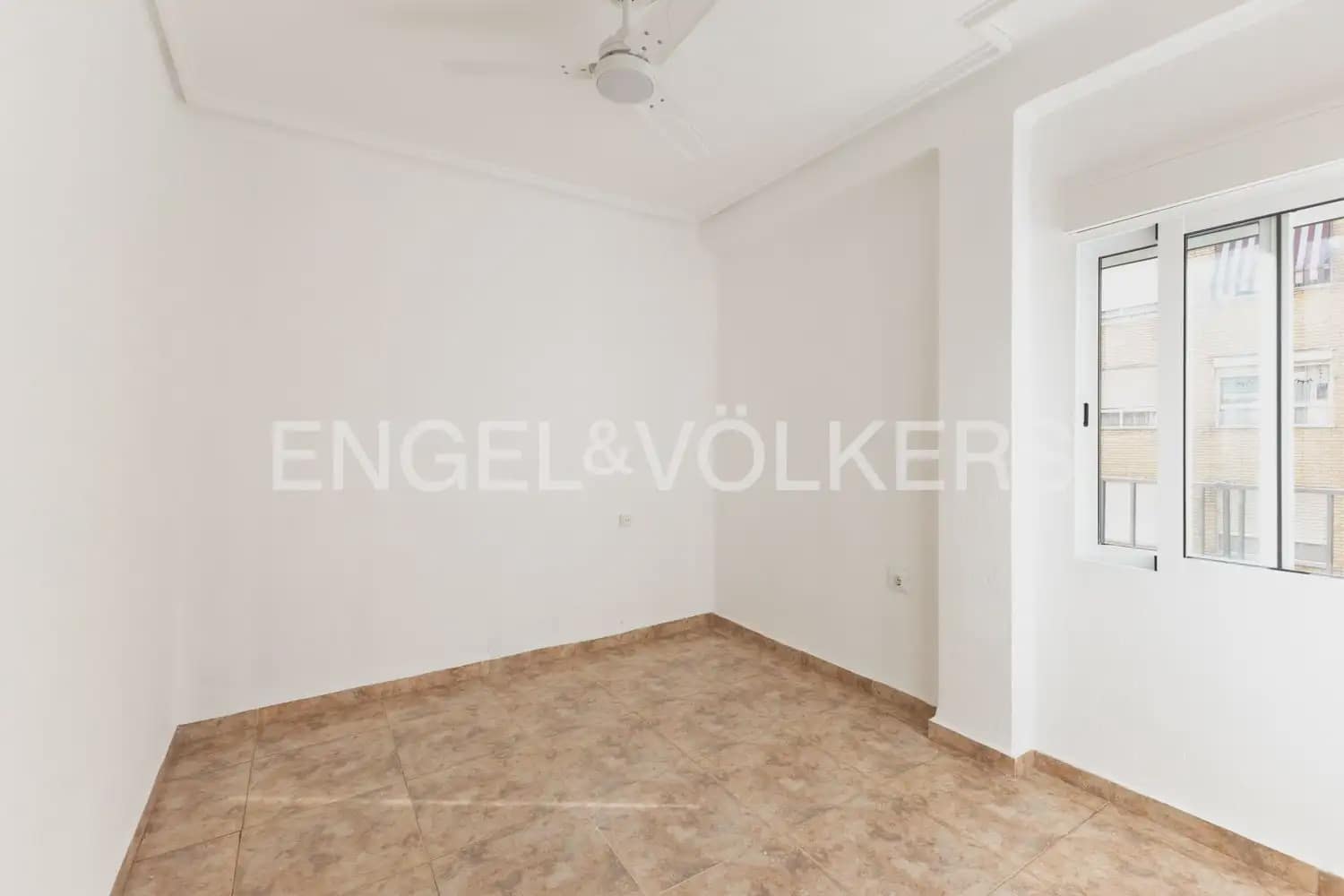 4 quarto Apartamento para arrendar em Valencia cidade - 1 400 € (Ref: 9974354)