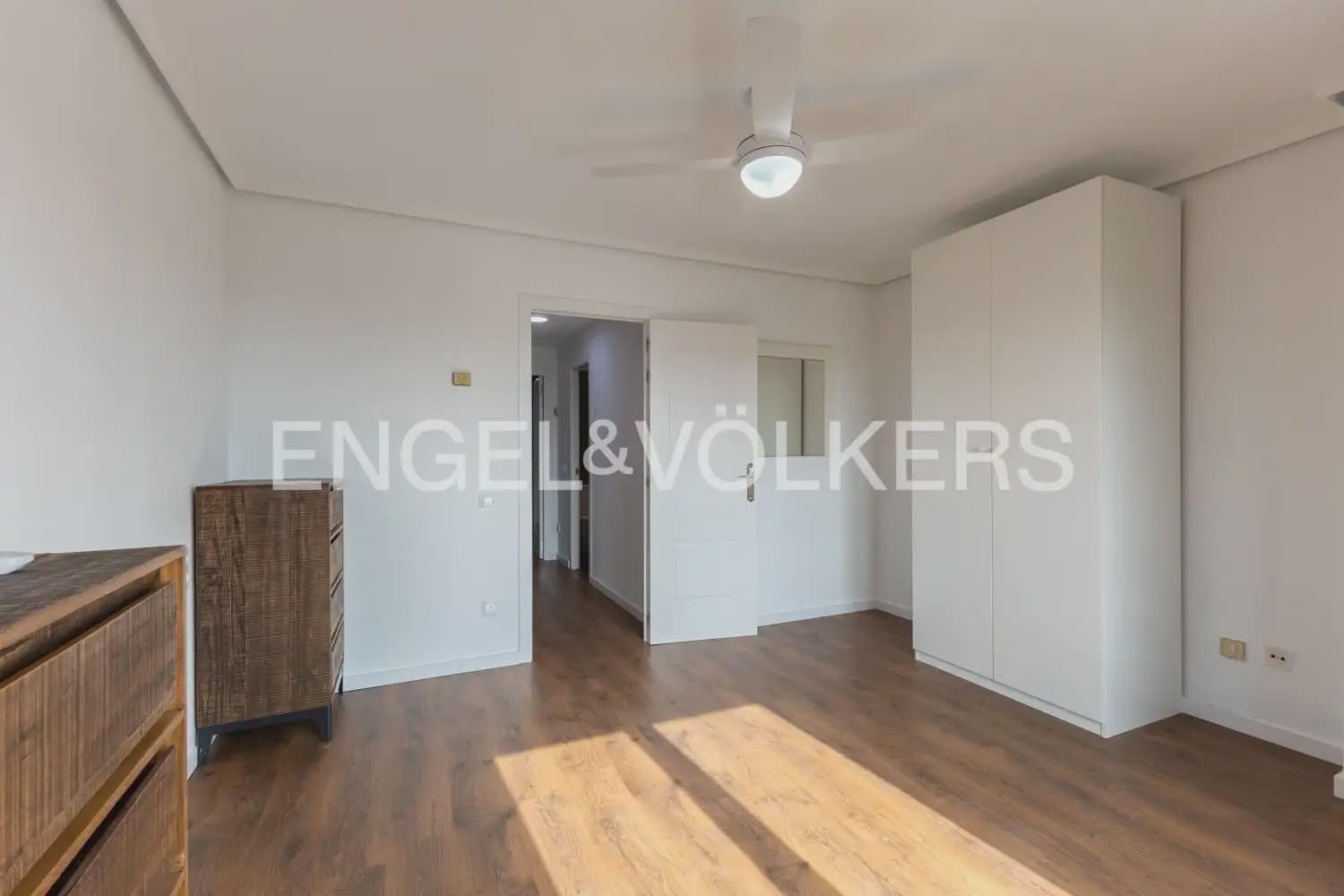 4 bedroom Flat for rent in Valencia city - € 3,000 (Ref: 9975714)