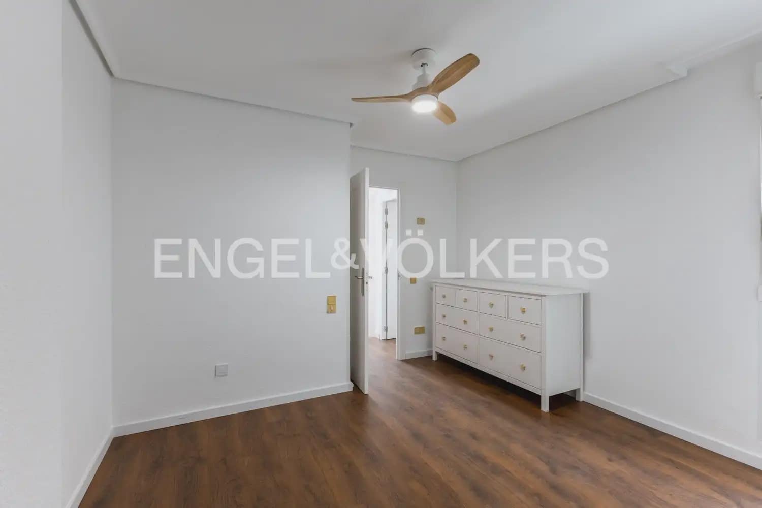 4 bedroom Flat for rent in Valencia city - € 3,000 (Ref: 9975714)