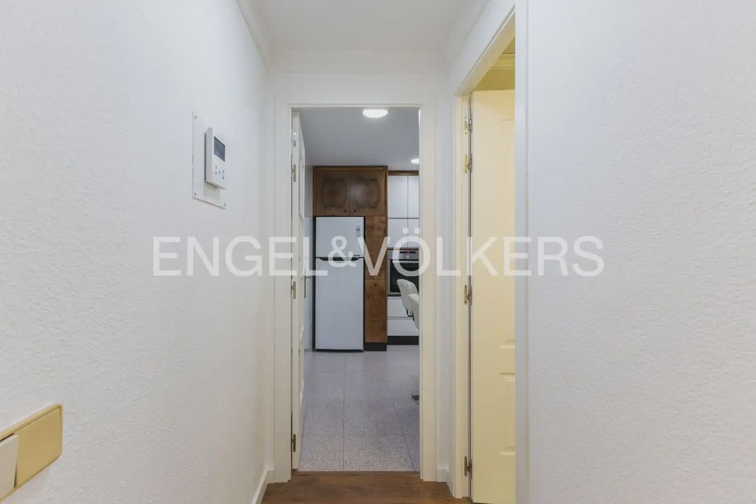 4 bedroom Flat for rent in Valencia city - € 3,000 (Ref: 9975714)