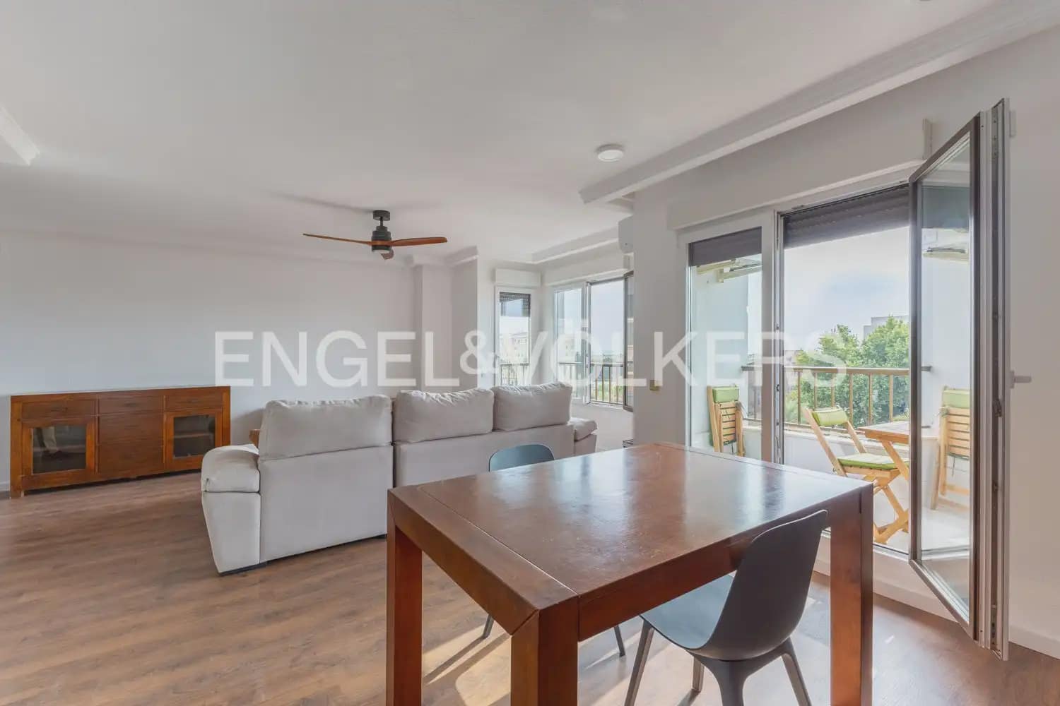 4 bedroom Flat for rent in Valencia city - € 3,000 (Ref: 9975714)