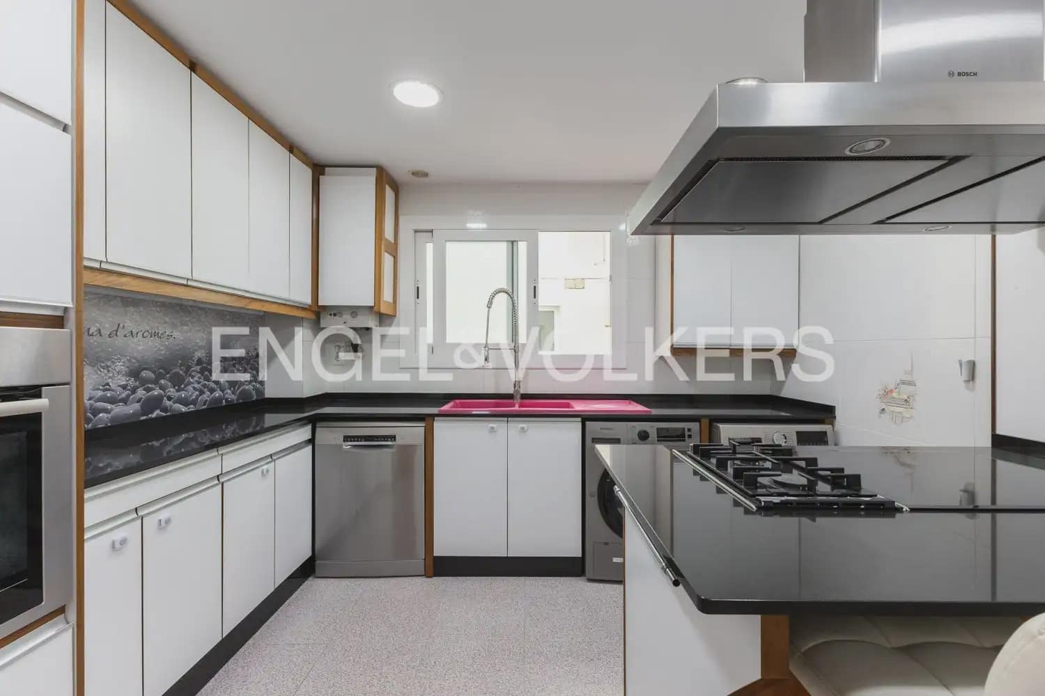 4 bedroom Flat for rent in Valencia city - € 3,000 (Ref: 9975714)