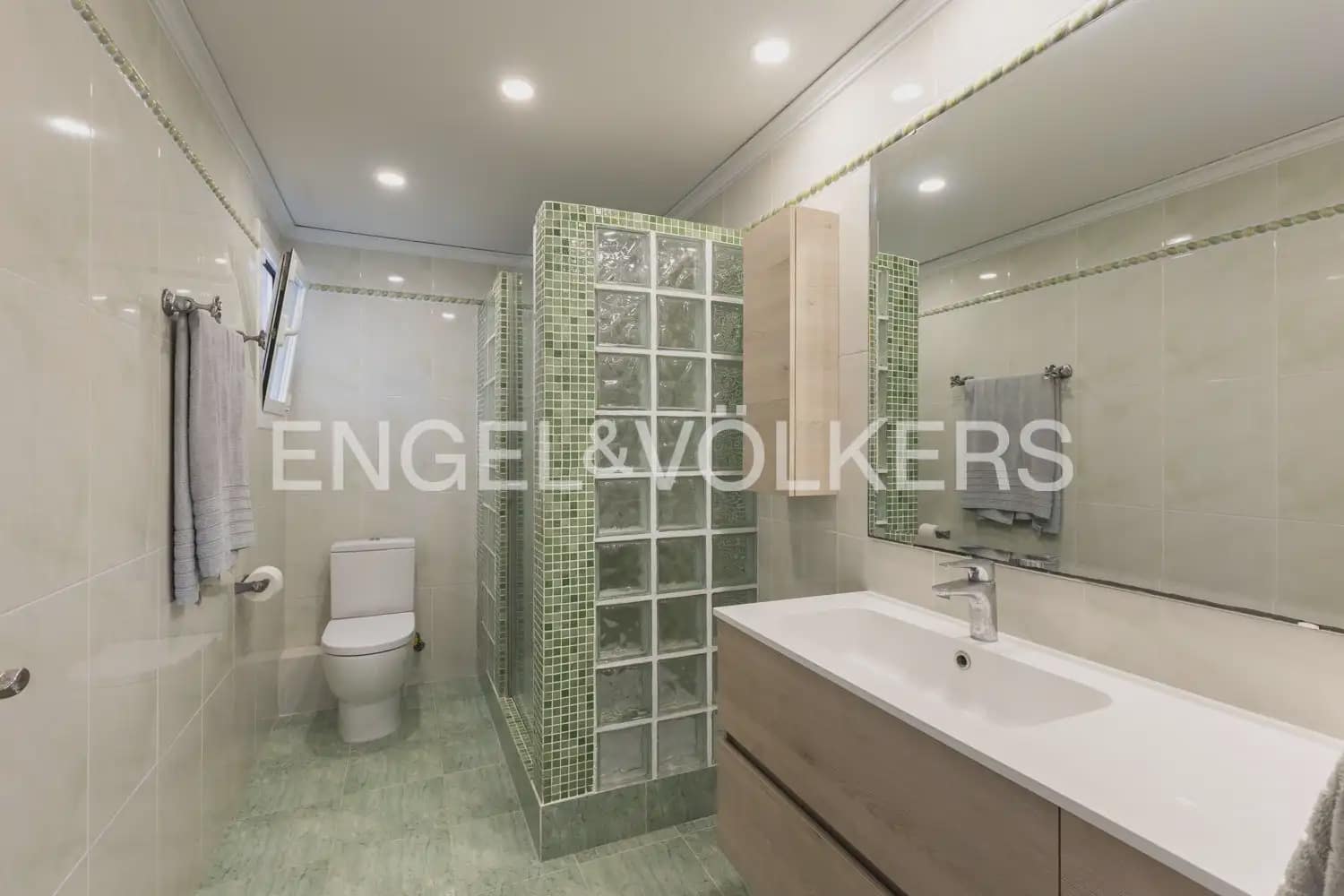 4 bedroom Flat for rent in Valencia city - € 3,000 (Ref: 9975714)