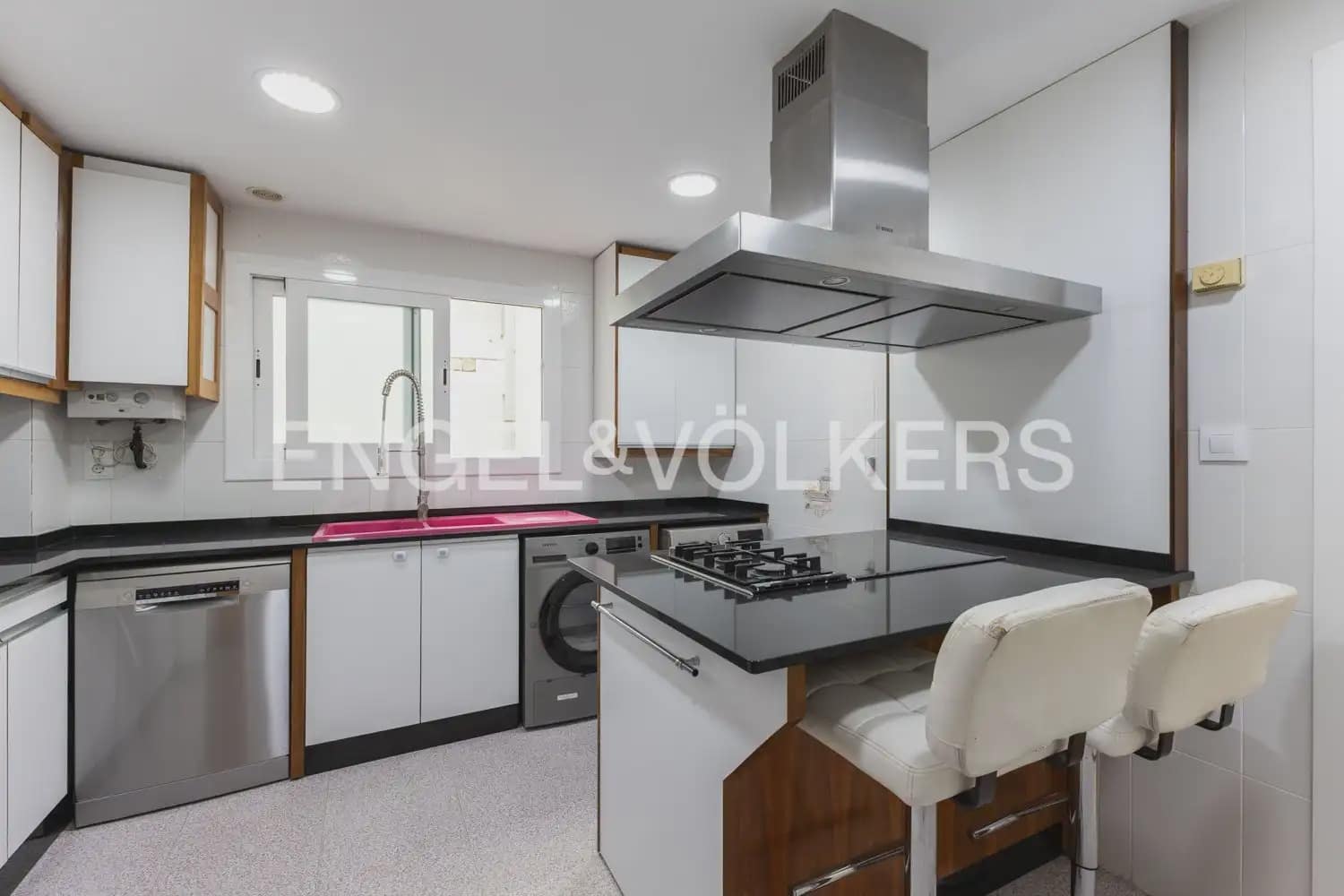 4 bedroom Flat for rent in Valencia city - € 3,000 (Ref: 9975714)