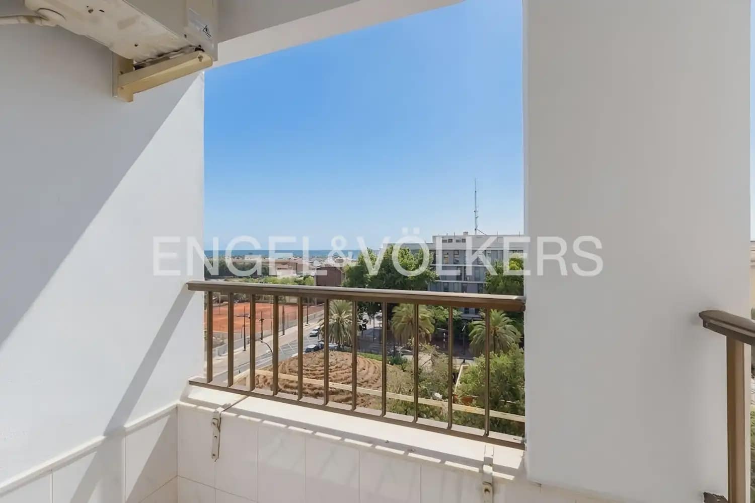 4 bedroom Flat for rent in Valencia city - € 3,000 (Ref: 9975714)