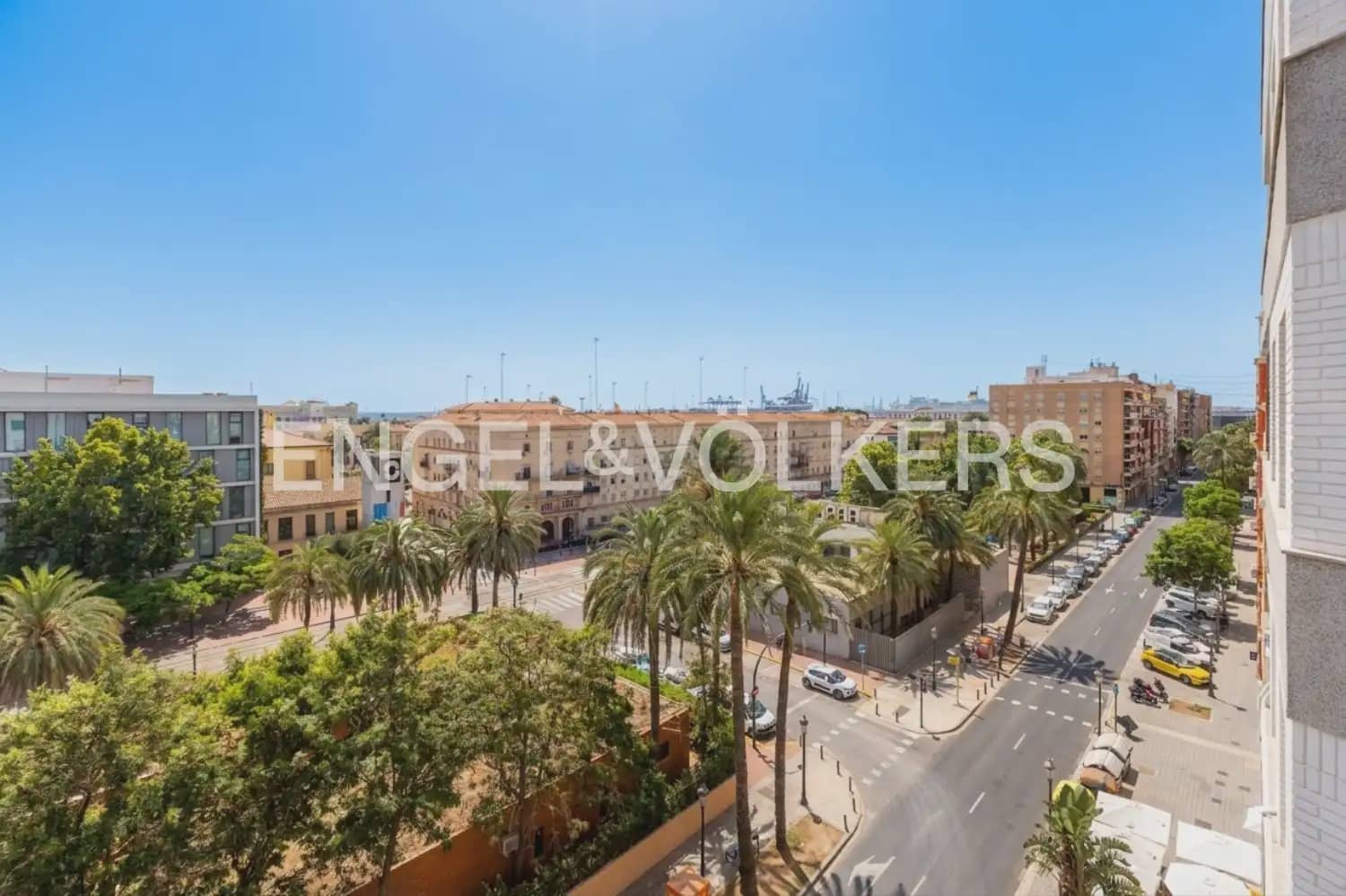 4 bedroom Flat for rent in Valencia city - € 3,000 (Ref: 9975714)