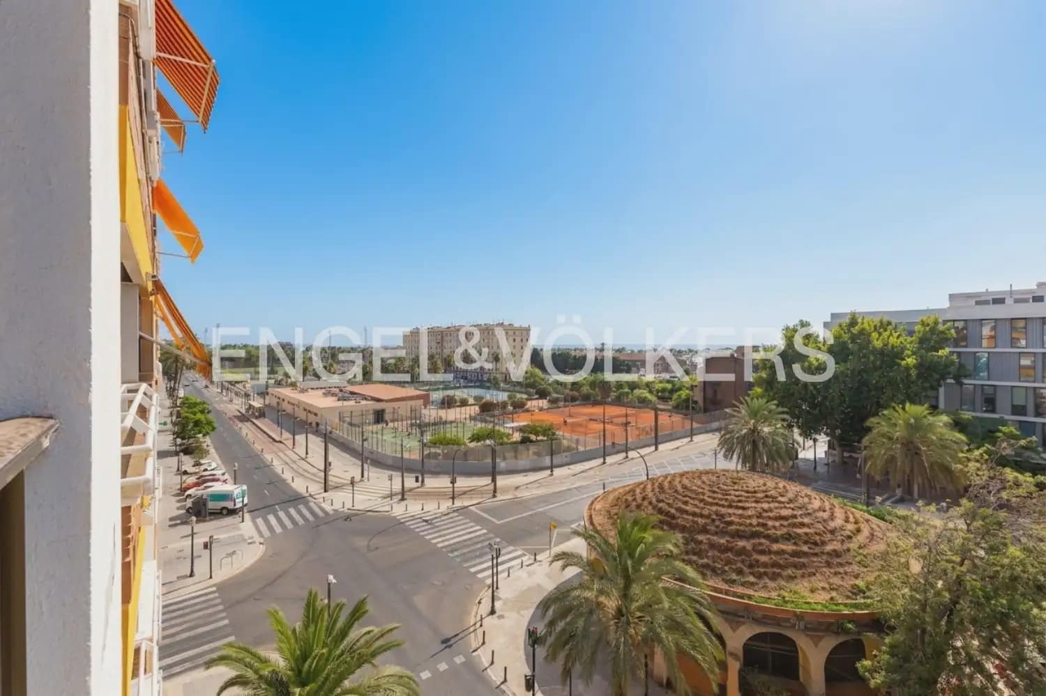 4 bedroom Flat for rent in Valencia city - € 3,000 (Ref: 9975714)
