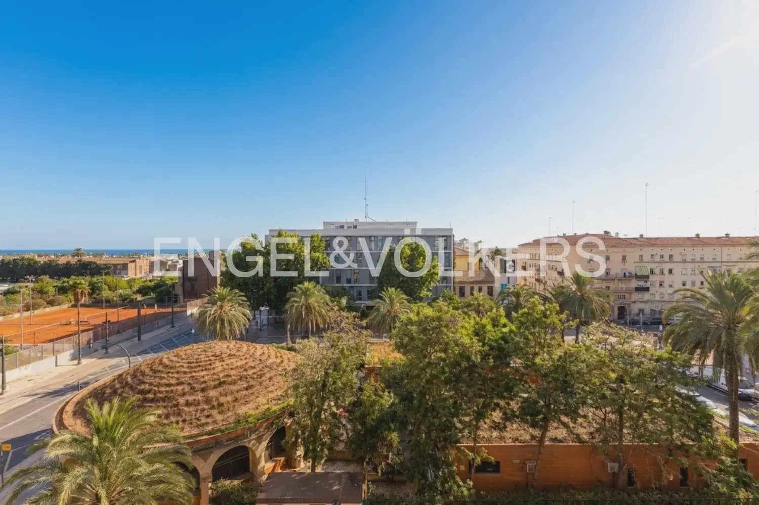 4 bedroom Flat for rent in Valencia city - € 3,000 (Ref: 9975714)
