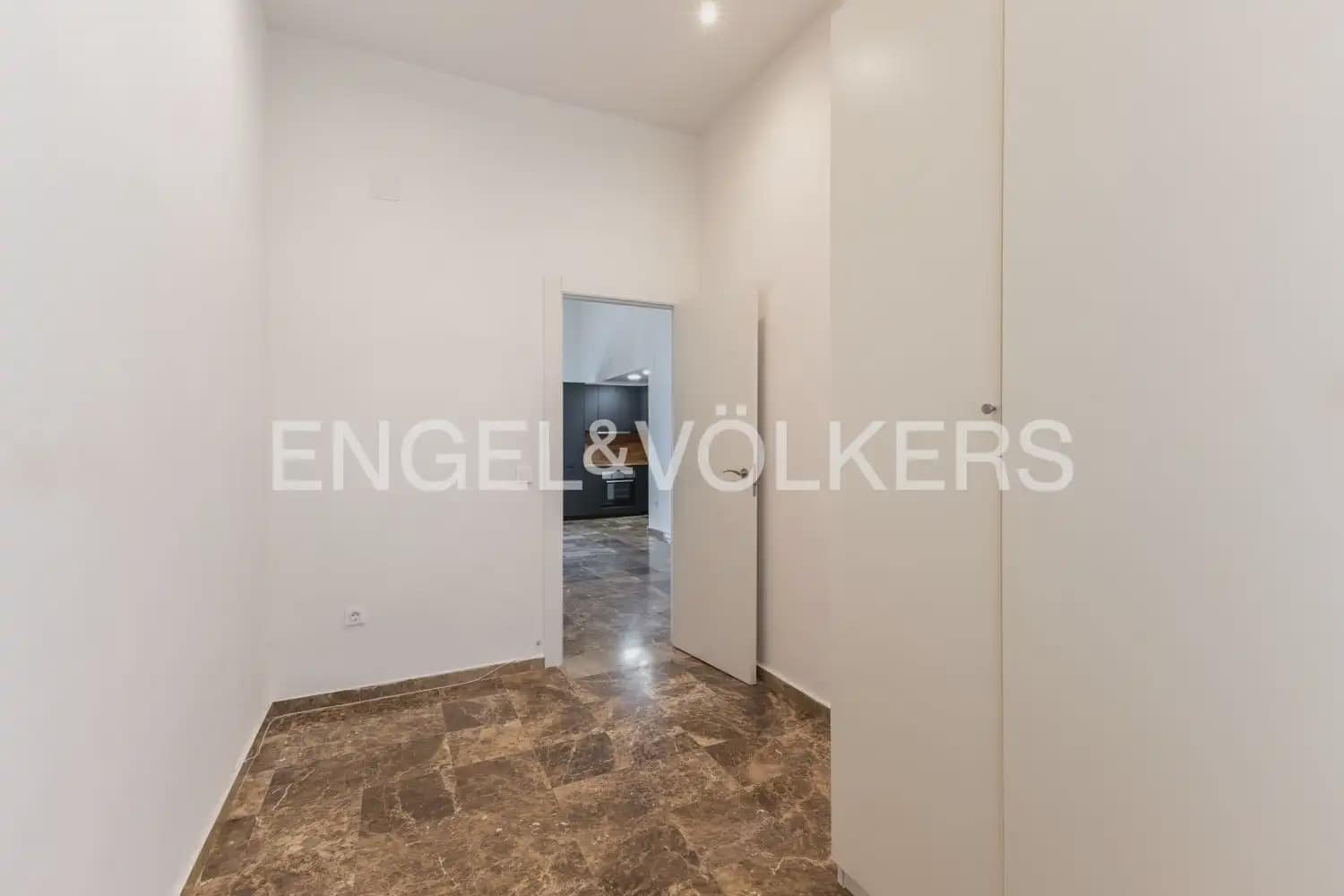 2 Zimmer Wohnung zu vermieten in Valencia Stadt - 1.200 € (Ref: 9976105)